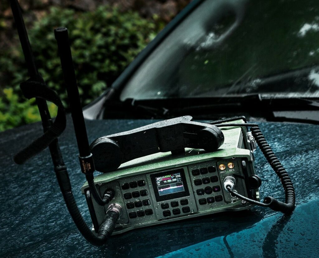 Manpack radio SW VHF UHF